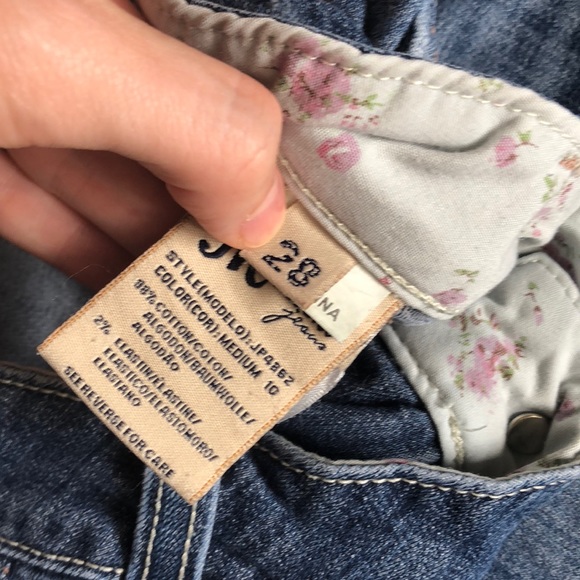 Miss Me Reminisce Bermuda Shorts 💖 - Picture 3 of 8